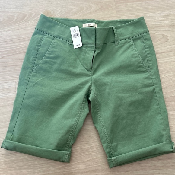 Ann Taylor LOFT Olive Green Cotton Blend Bermuda Cuffed Shorts 4 - Picture 5 of 8
